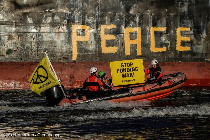 Potret Aksi Greenpeace Di Berbagai Negara Dalam Menyerukan Perdamaian ...